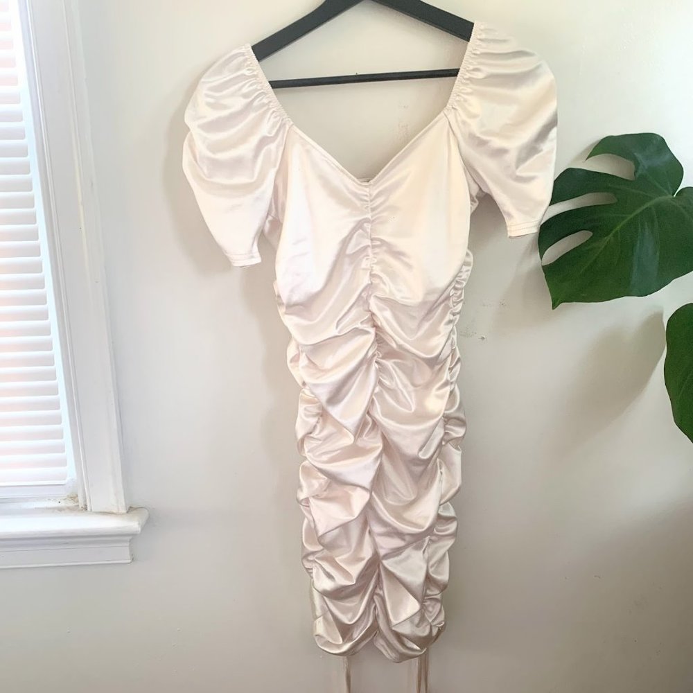 4S13NNA Silky Pearl Champagne White Bodycon Ruched Mini Susanna Dress